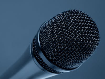 10 طرق لكي تكون متحدثاً فعالاً